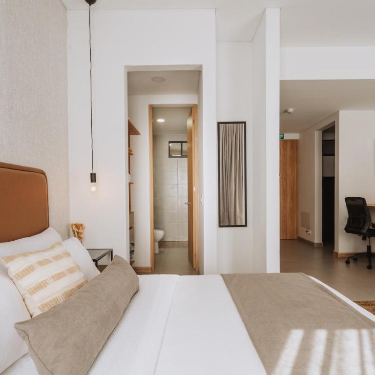 City View Loft with Coworking & 20th Floor Jacuzzi - One-Bedroom Apartment - 34