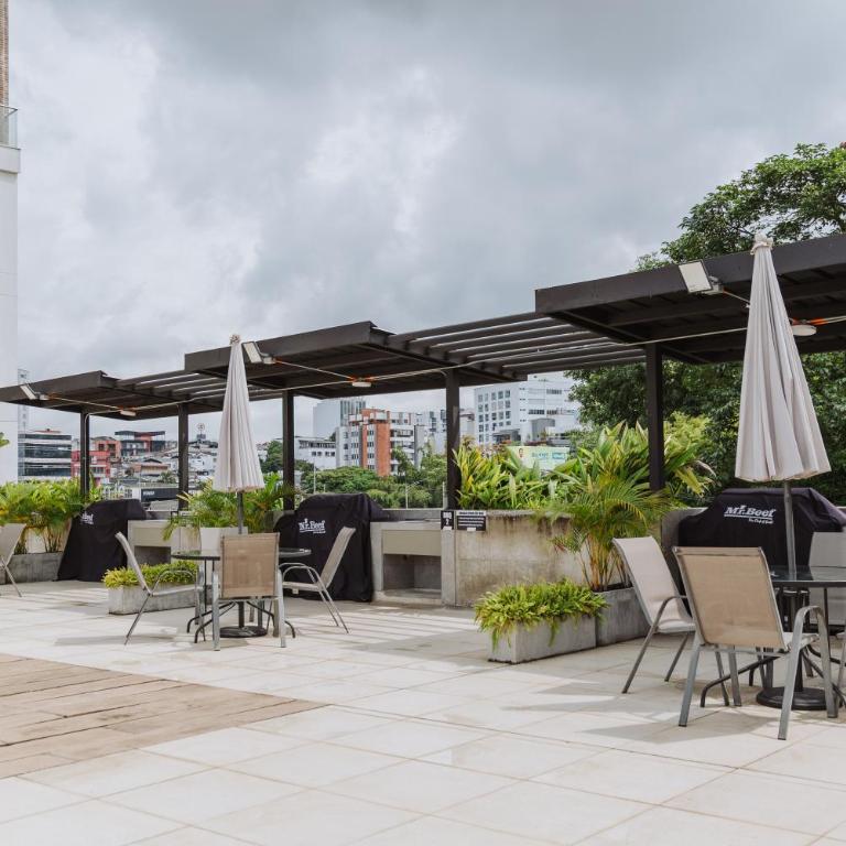 City View Loft with Coworking & 20th Floor Jacuzzi - One-Bedroom Apartment - 21