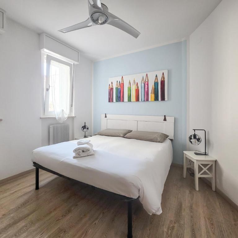 B&B Color Rovereto - Camera Matrimoniale con Bagno in Comune - 1