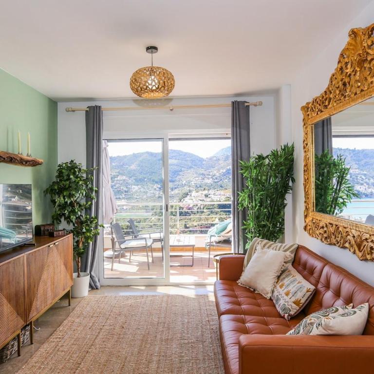Mediterranean Dream with Sea Views, Parking & Pool - Three-Bedroom Apartment with Sea View - 1