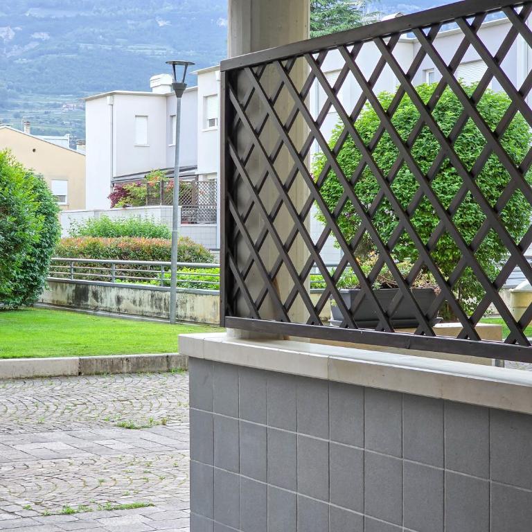 B&B Color Rovereto - Camera Matrimoniale con Bagno in Comune - 15