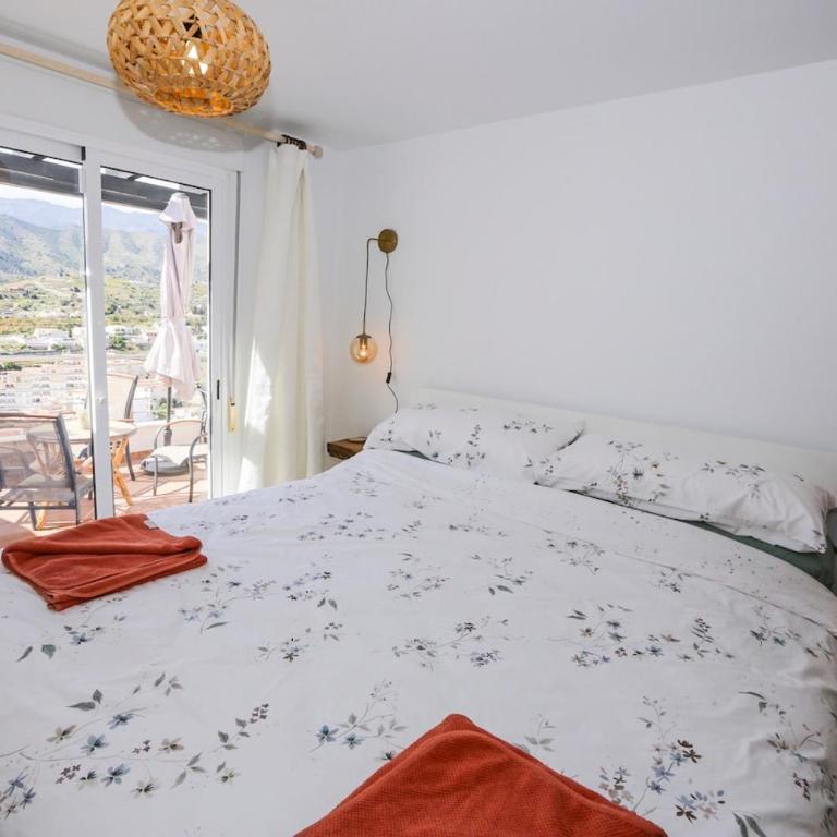 Mediterranean Dream with Sea Views, Parking & Pool - Three-Bedroom Apartment with Sea View - 10