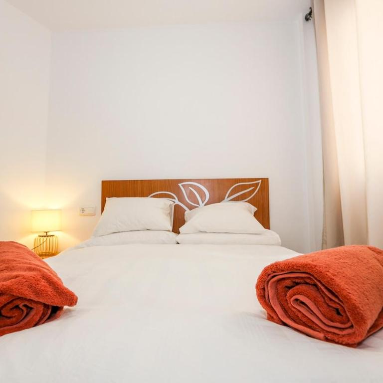 Mediterranean Dream with Sea Views, Parking & Pool - Three-Bedroom Apartment with Sea View - 49