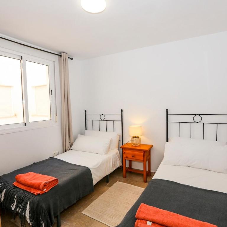 Mediterranean Dream with Sea Views, Parking & Pool - Three-Bedroom Apartment with Sea View - 55