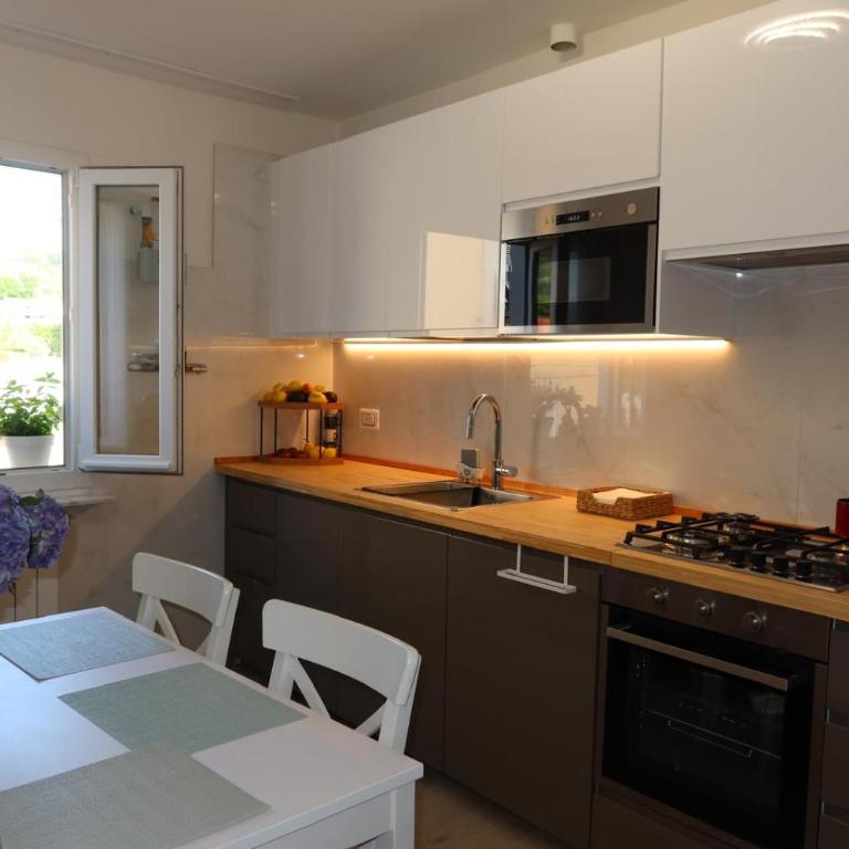 Brezza marina - Appartamento con 2 Camere da Letto - 1
