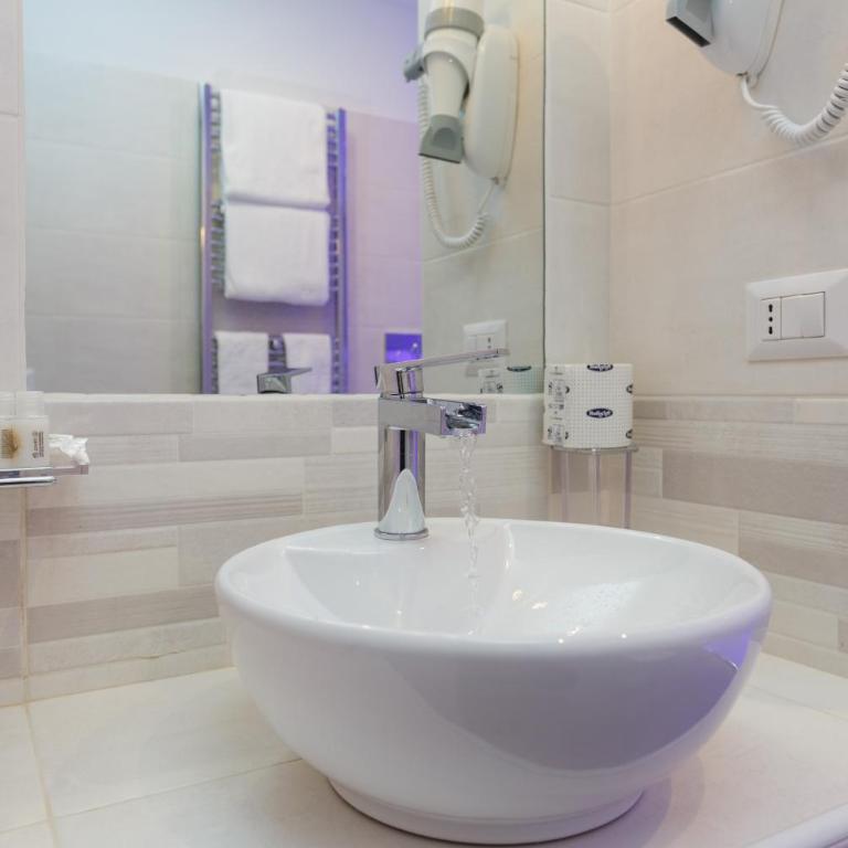 Domus Arena - Twin Room with Private Bathroom - 8