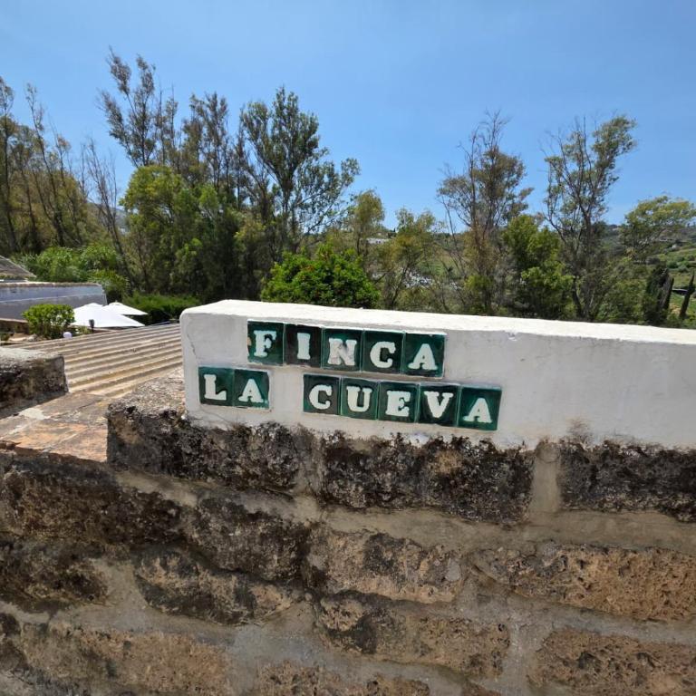 Finca La Cueva - Three-Bedroom House - 8