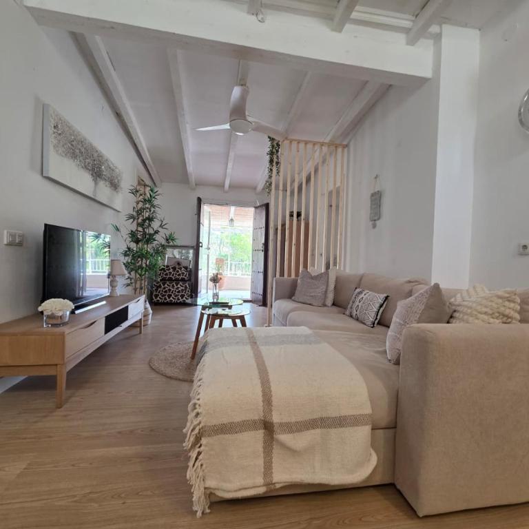 Finca La Cueva - Three-Bedroom House - 32