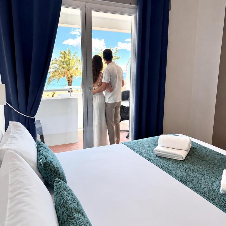 Les Palmiers - Chambre Double Supérieure - Vue sur Mer - 9