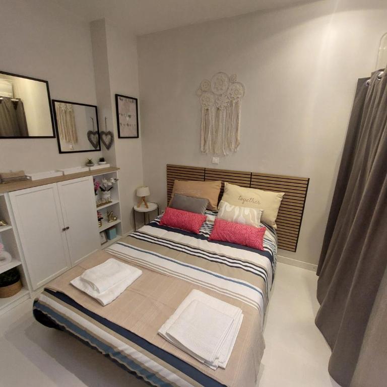 Narbonne Centre Historique Spacieux T2 Confort & Calme - Appartamento con 1 Camera da Letto - 1