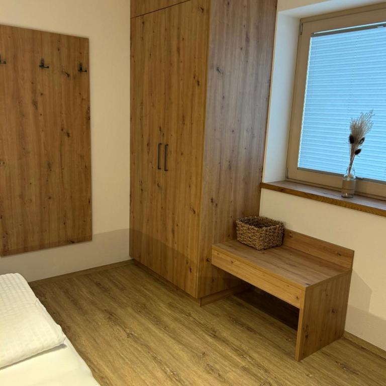 Gästehaus Wildauer - Two-Bedroom Apartment with Balcony - 9