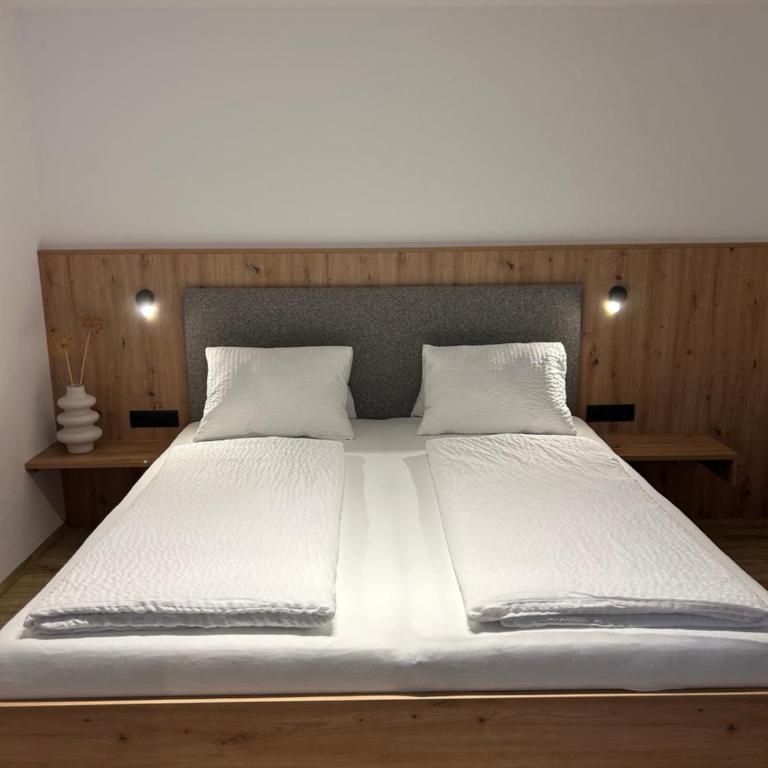 Gästehaus Wildauer - Two-Bedroom Apartment with Balcony - 11