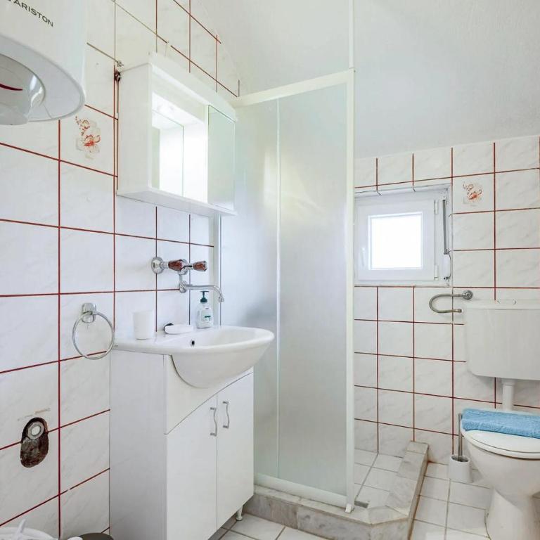 Cozy Home In Tivat With House A Panoramic View - Seven-Bedroom House - 5