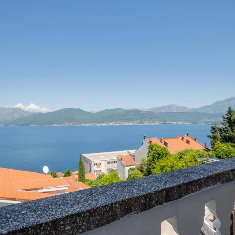 Cozy Home In Tivat With House A Panoramic View - Seven-Bedroom House - 6