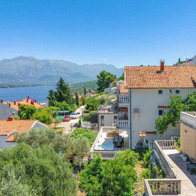 Cozy Home In Tivat With House A Panoramic View - Seven-Bedroom House - 7