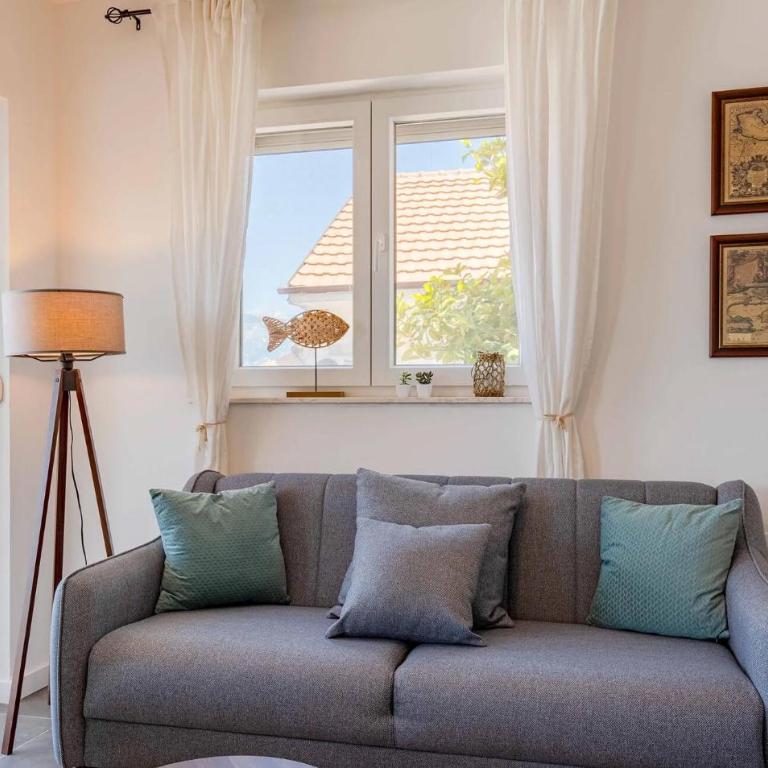 Cozy Home In Tivat With House A Panoramic View - Seven-Bedroom House - 9