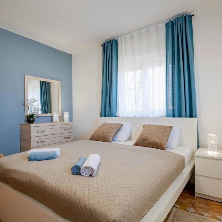 Cozy Home In Tivat With House A Panoramic View - Seven-Bedroom House - 17