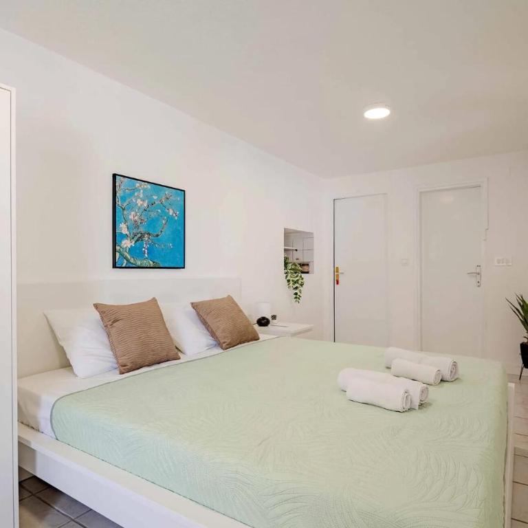 Cozy Home In Tivat With House A Panoramic View - Seven-Bedroom House - 20