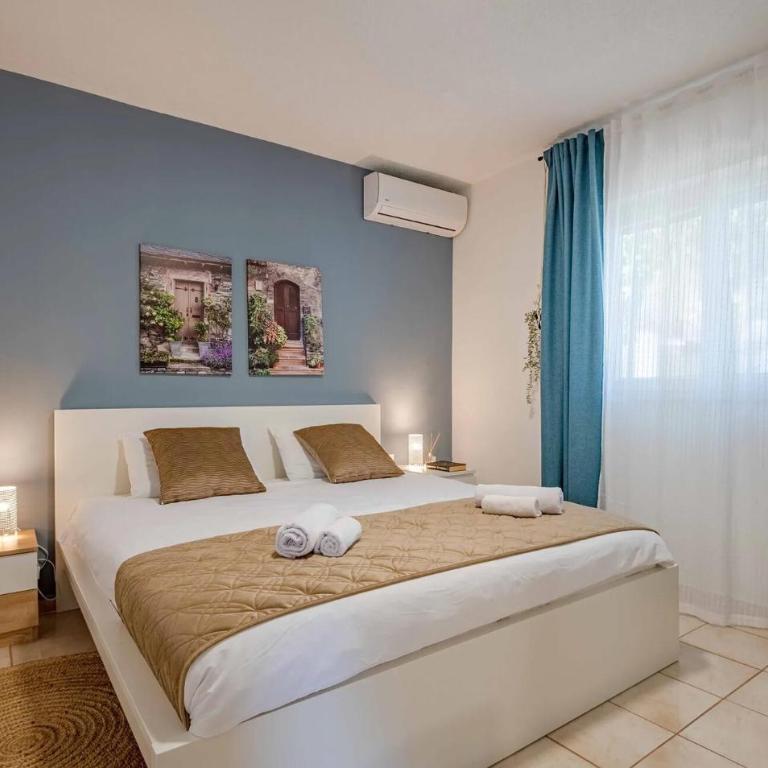 Cozy Home In Tivat With House A Panoramic View - Seven-Bedroom House - 21