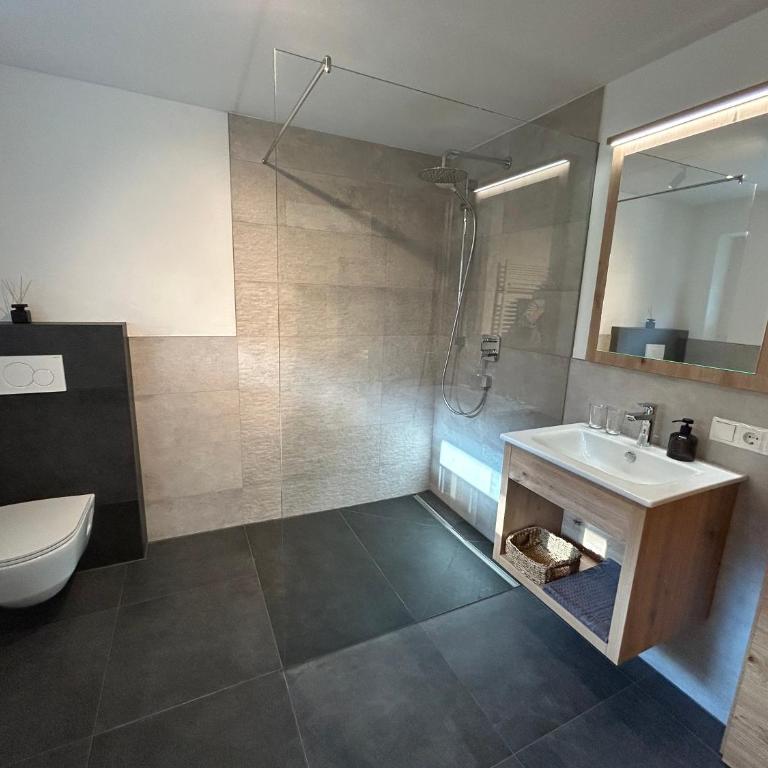 Gästehaus Wildauer - Two-Bedroom Apartment with Balcony - 13