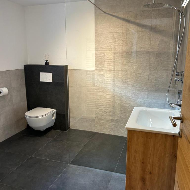 Gästehaus Wildauer - Two-Bedroom Apartment with Balcony - 16
