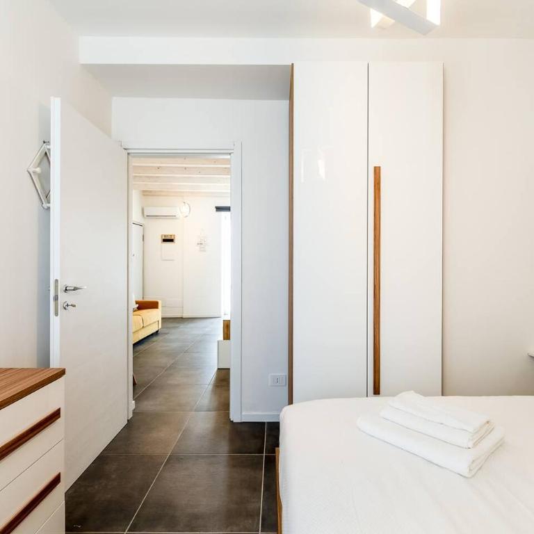 KeyRoom Patio & Parking near Lake Como - Single Room - 34