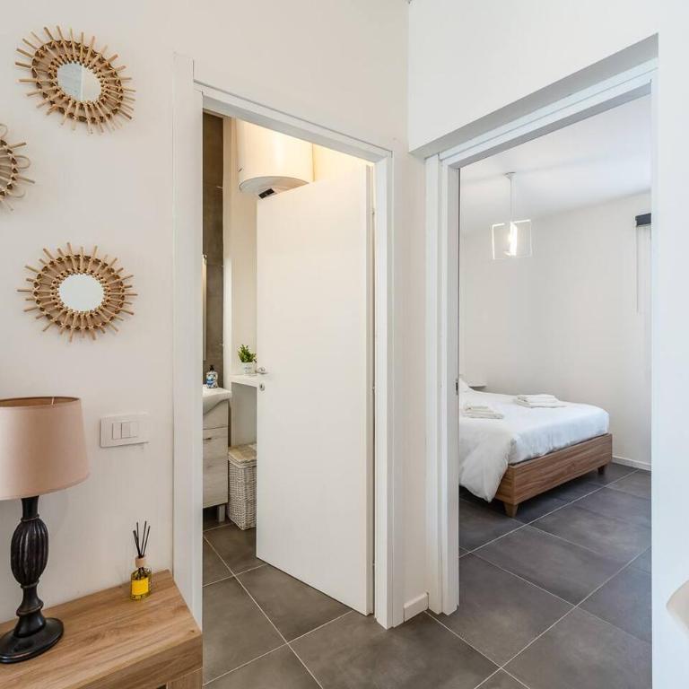 KeyRoom Patio & Parking near Lake Como - Single Room - 14