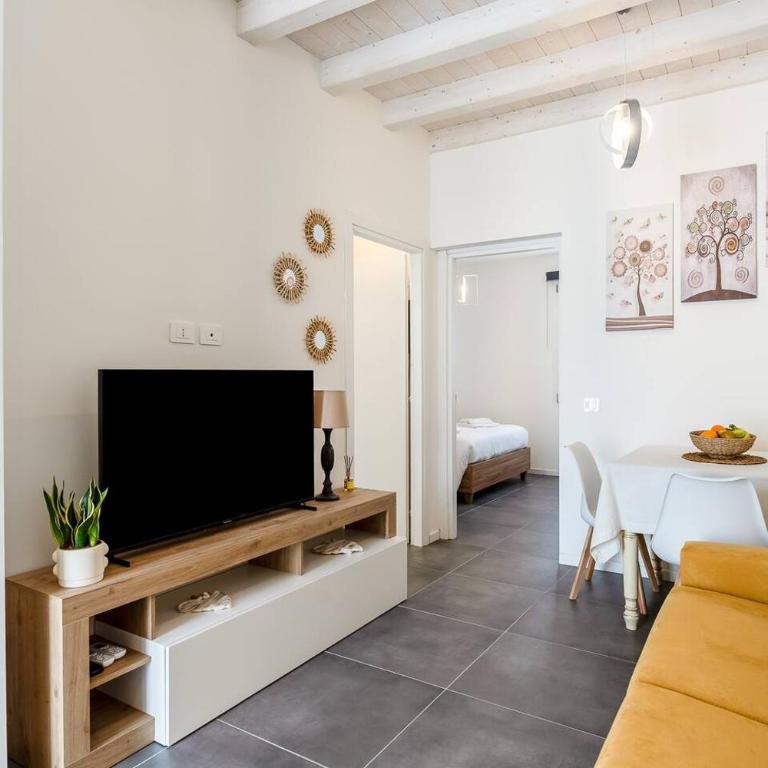 KeyRoom Patio & Parking near Lake Como - Single Room - 37