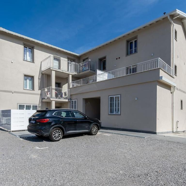 KeyRoom Patio & Parking near Lake Como - Single Room - 10