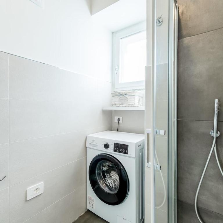 KeyRoom Patio & Parking near Lake Como - Single Room - 11