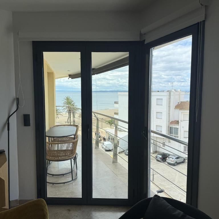 Duplex delante del mar con gran terraza y piscina comunitaria - Apartamento de 1 dormitorio - 9