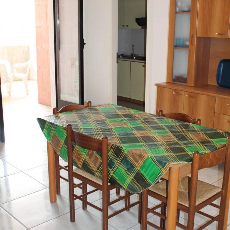 Appartamenti Vacanze Mare - Appartamento Deluxe con 2 Camere da Letto e Balcone - 13