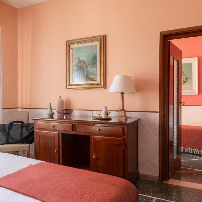 Hotel La Pace - Camera Familiare - 8
