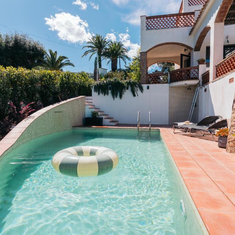The Getaway - Four-Bedroom Vacation Home - 1
