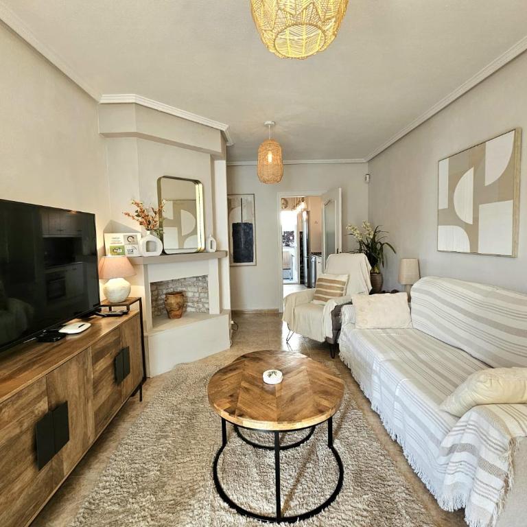 Chalet con Piscina Privada, Aguas Nuevas, Torrevieja - Three-Bedroom Apartment - 9