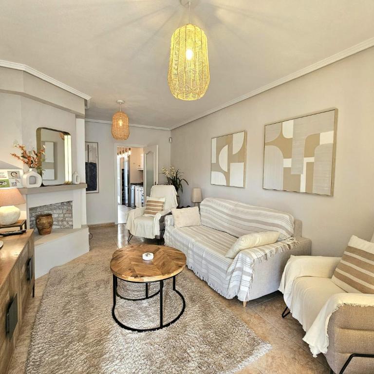 Chalet con Piscina Privada, Aguas Nuevas, Torrevieja - Three-Bedroom Apartment - 5