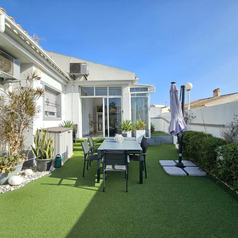 Chalet con Piscina Privada, Aguas Nuevas, Torrevieja - Three-Bedroom Apartment - 25