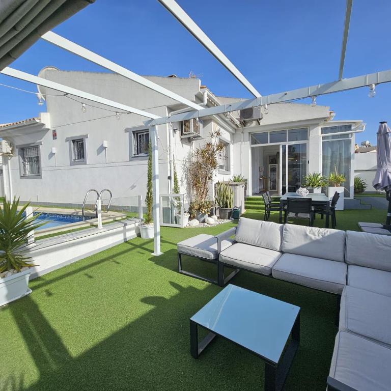 Chalet con Piscina Privada, Aguas Nuevas, Torrevieja - Three-Bedroom Apartment - 23