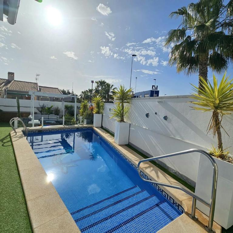 Chalet con Piscina Privada, Aguas Nuevas, Torrevieja - Three-Bedroom Apartment - 26
