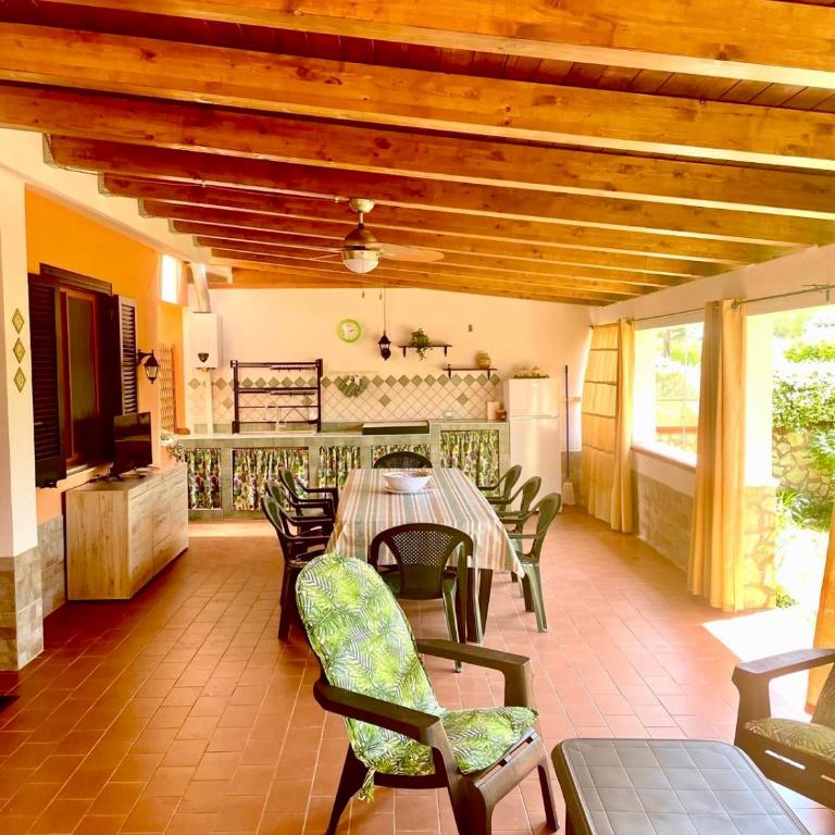 Steps from the Beach, Minutes from Cefalù - Casa con 3 Camere da Letto - 2