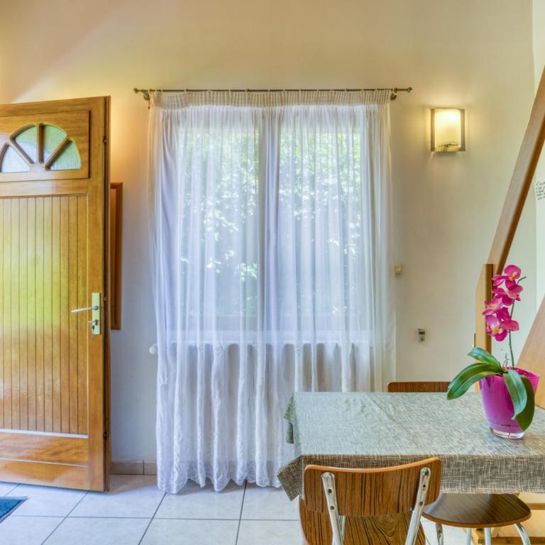 Villa Désirée Agde - Studio d'Hôte - Chambre Quadruple avec Douche - 18