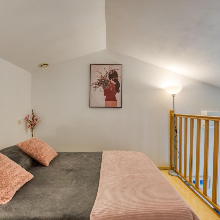 Villa Désirée Agde - Studio d'Hôte - Chambre Quadruple avec Douche - 12