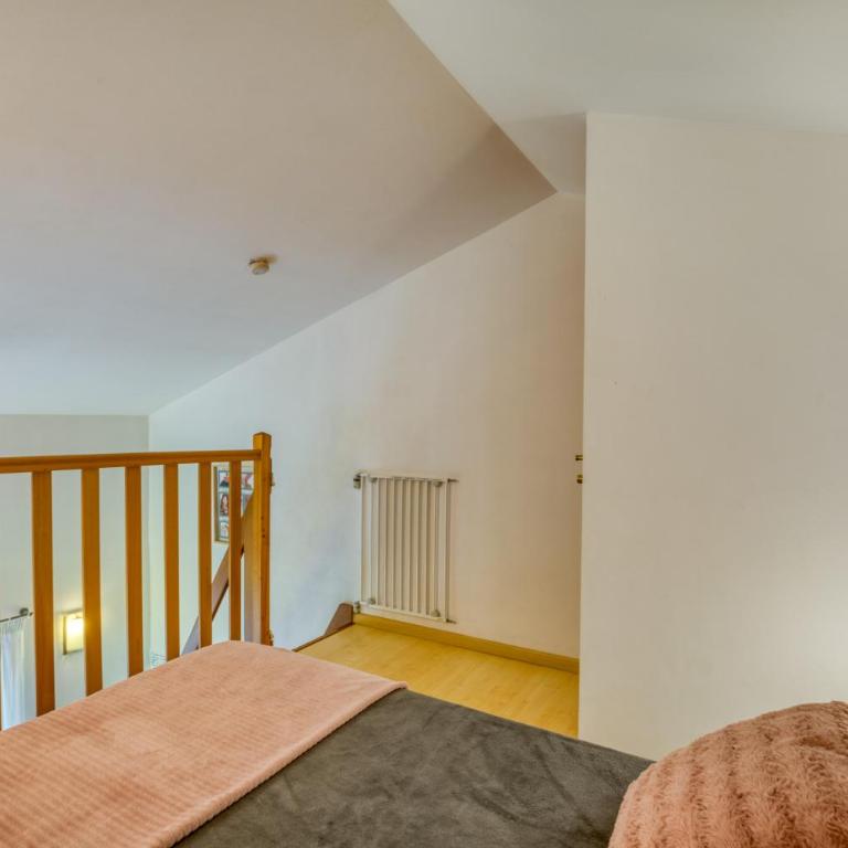 Villa Désirée Agde - Studio d'Hôte - Chambre Quadruple avec Douche - 15