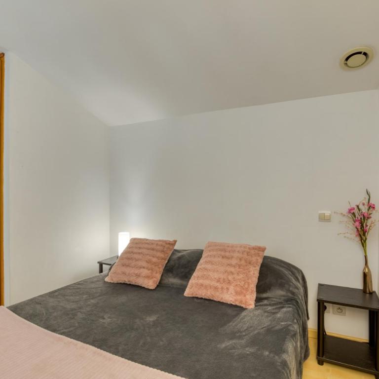 Villa Désirée Agde - Studio d'Hôte - Chambre Quadruple avec Douche - 14