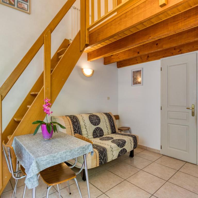 Villa Désirée Agde - Studio d'Hôte - Chambre Quadruple avec Douche - 16