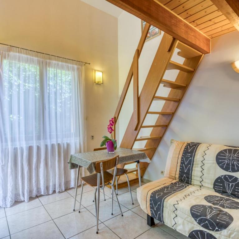 Villa Désirée Agde - Studio d'Hôte - Chambre Quadruple avec Douche - 3