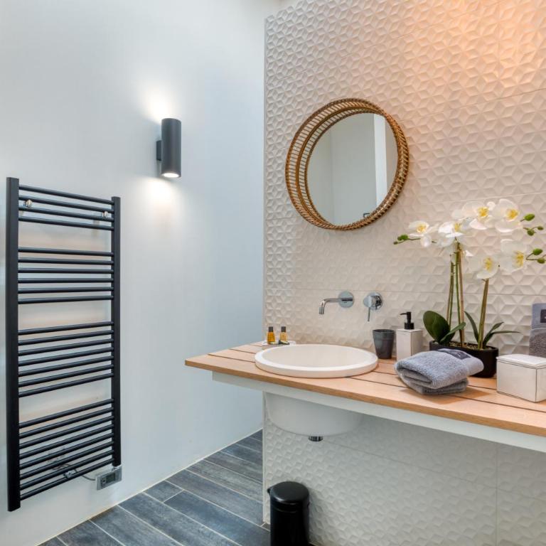 Cottage La Circaète - Two-Bedroom Deluxe Apartment with Garden View - 21