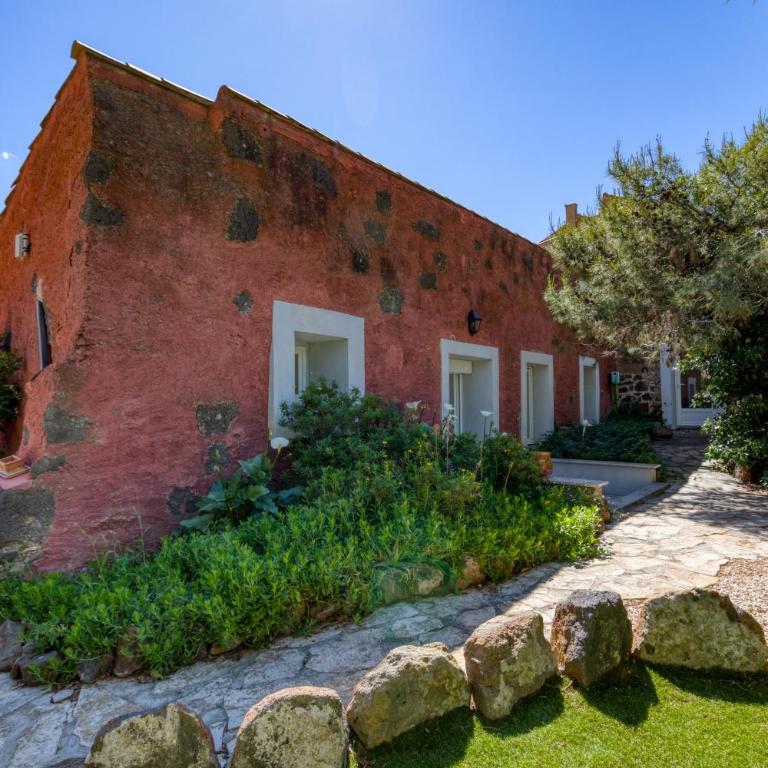 Cottage La Circaète - Two-Bedroom Deluxe Apartment with Garden View - 36