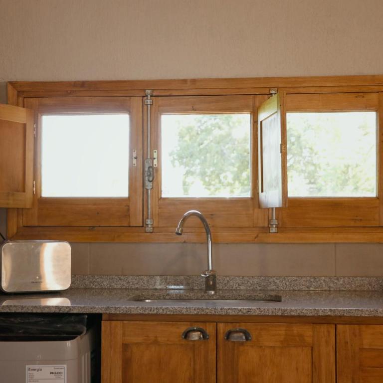 El Rancho , casa de huéspedes - Three-Bedroom Home - 17