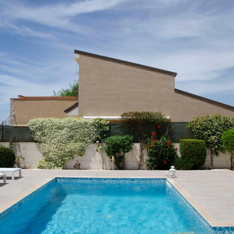 Villa with Private Pool & Garden 10 min walk to the Beach - Villa con Piscina Privata - 7